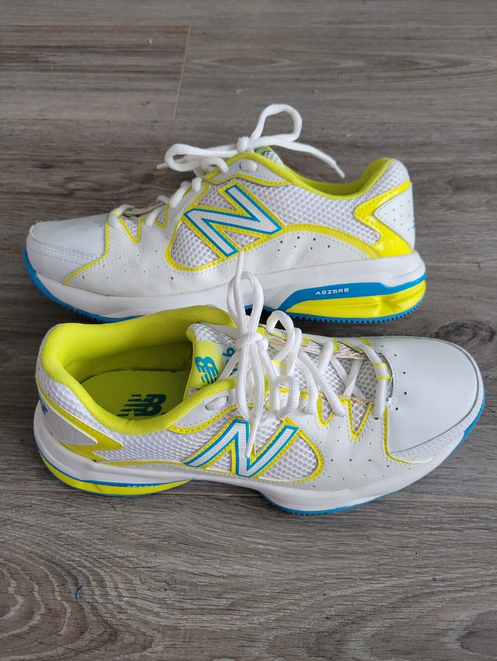 New Balance Abzorb Wimen's Sneakers Size 8